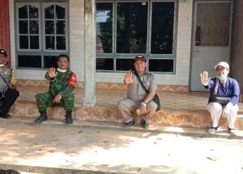 Rumah Ibadah di Desa Hessa Air Genting Disemprotkan Desinfektan