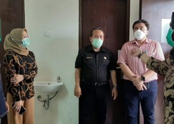 Wakil Ketua l DPRD Kabupaten Labuhanbatu Abdul Karim Hasibuan bersama Dirut RSUD Rantauprapat dr Syafril Harahap dan sejumlah Anggota DPRD.