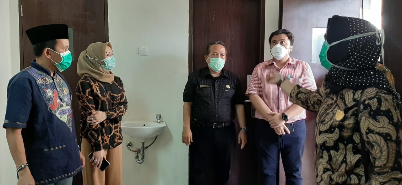 Wakil Ketua l DPRD Kabupaten Labuhanbatu Abdul Karim Hasibuan bersama Dirut RSUD Rantauprapat dr Syafril Harahap dan sejumlah Anggota DPRD.