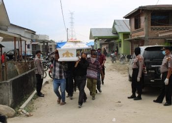 Video Camat dan Personel Polres Sergai Bubarkan Pesta Adat Pemakaman