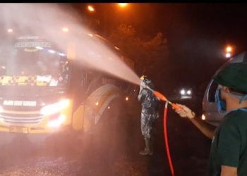 Polres Asahan dan Pemkab Periksa Kesehatan 30 TKI dari Malaysia dan Lakukan Penyemprotan Desinfektan