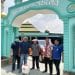 Ketua Karang Taruna Kabupaten Labuhanbatu Aswin saat ikut memantau petugas menyemprotkan desinfektan di salah satu rumah ibadah