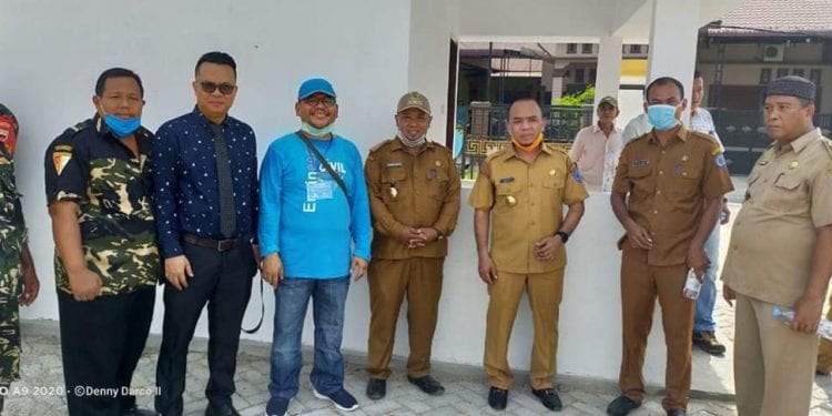 Bupati Labuhanbatu H Andi Suhaimi Dalimunthe ST MT berfoto bersama setelah melakukan kegiatan tersebut