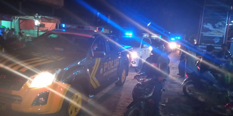 Patroli gabungan satpol PP, Polres Asahan, PM membubarkan warga yang ngumpul di warung, cafe dan warung tuak serta di jalanan.