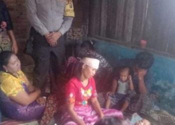 Jenazah bocah yang tewas di kolam saat di semayamkan di rumah duka.