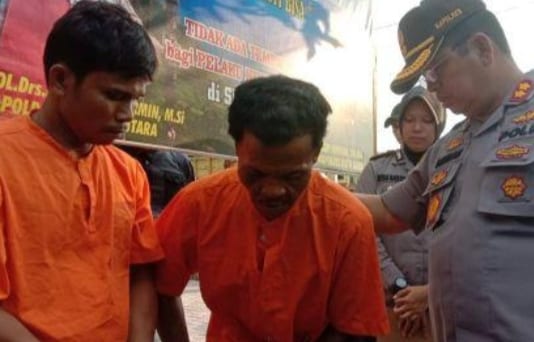 Kedua tersangka pelaku perampokan di Batubara yang diringkus polisi.