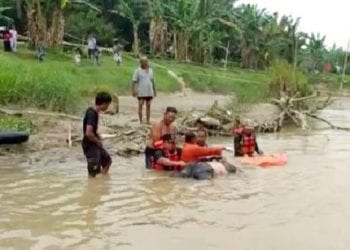 Hilang 2 Hari, Jasad Junaidi Korban Hanyut Saat Cari Murid SD Ditemukan 2 KM dari Titik Awal Hanyut