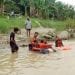 Hilang 2 Hari, Jasad Junaidi Korban Hanyut Saat Cari Murid SD Ditemukan 2 KM dari Titik Awal Hanyut