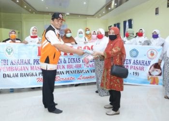 Cegah Covid-19, TP PKK, IBI dan Dinas Kesehatan Asahan Bagikan 1.000 Masker pada Para Ibu