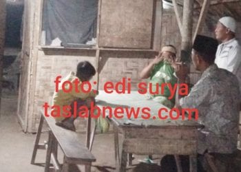 Warung Tuak di Dusun 6 Meranti Dirobohkan, Warga Bantu Misli Bangun Dapur