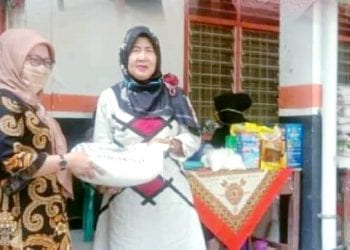 Plt Kadis Pendidikan Labuhanbatu Apresiasi Komite Sekolah Berbagi Rezeki Kepada Wali Murid 