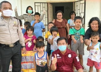 Kapolres Pematangsiantar Bagikan 1.700 Paket Sembako Pada Gerakan Bakti Sosial Polri Peduli Pandemi Covid-19
