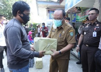 Polres Asahan Bagikan Sembako ke Warga Kurang Mampu