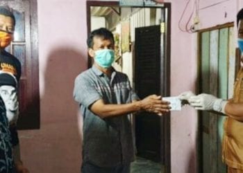 Bupati Labuhanbatu Berikan Bantuan Kepada Keluarga Almarhum IN