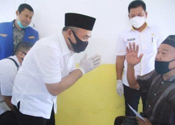 Bupati Labuhanbatu Salurkan Zakat dari Baznas ke Warga Kecamatan Rantau Utara 