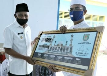 Safari Ramadhan 1441 H, Bupati Asahan Serahkan Bantuan ke BKM, Kaum Dhuafa dan Anak Yatim Desa Manis