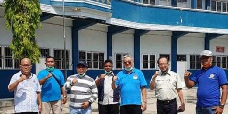 Bupati Labuhanbatu Andi Suhaimi Dalimunthe ST MT (baju berliris) saat berada di Yayasan Jayanti Rantauprapat.