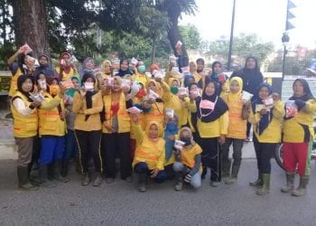 Petugas Kebersihan di Labuhanbatu setelah menerima APD.