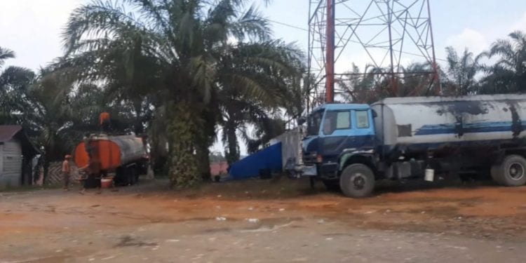 Lokasi penampungan CPO diduga Ilegal yang berada di Lintas Desa Sosopan, Kabupaten Labuhanbatu Selatan.