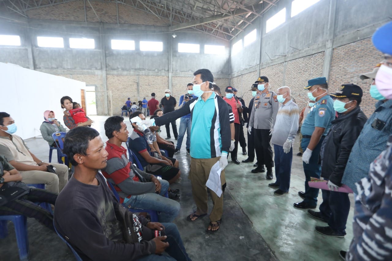Pemeriksaan 10 TKI asal Asahan yang baru pulang dari Malaysia.