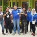 Ketua Karang Taruna Labuhanbatu, Aswin berfoto bersama pengurus seusai kegiatan baksos tersebut.