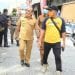 Bupati Labuhanbatu H Andi Suhaimi Dalimunthe ST MT saat memonitoring kegiatan di Kelurahan Sirandorung.
