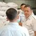 Kepala Dinas Pertanian Labuhanbatu Agus Salim Ritonga saat ikut memantau ketersediaan pangan di Labuhanbatu