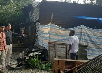Wakil Ketua l DPRD Labuhanbatu Kunjungi Warga Korban Puting Beliung di Dusun Talun Manombuk