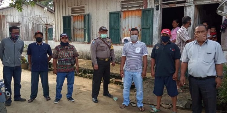 Kades Aek Tarum Asahan Bagikan Masker