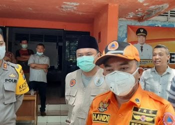 Bupati Labuhanbatu H Andi Suhaimi Dalimunthe ST MT saat temu pers dengan sejumlah wartawan.