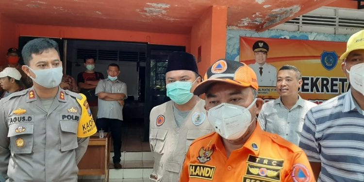 Bupati Labuhanbatu H Andi Suhaimi Dalimunthe ST MT saat temu pers dengan sejumlah wartawan.