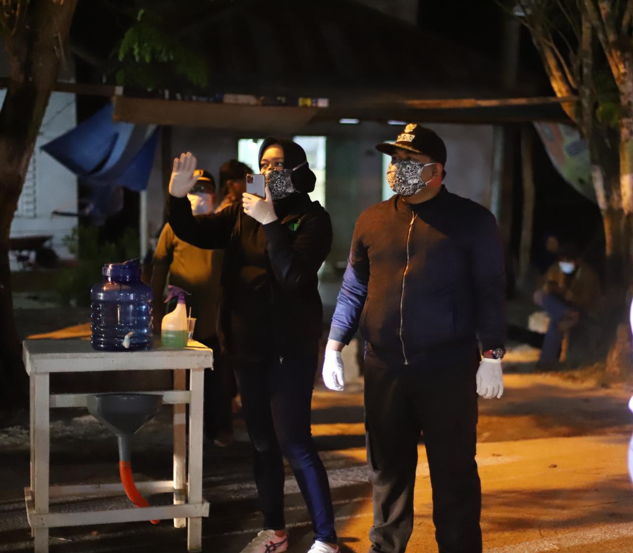 (Ignatius Diagian/taslabnews)  Saat Walikota Tanjungbalai H M Syahrial dan rombongan melakukan monitoring dan peninjauan terhadap kesiapan posko kesehatan dan lokasi hiburan dalam mencegah peredaran virus Corona atau Covid-19.