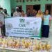 Pihak PT Siringo-ringo Rantauprapat saat menyerahkan bantuan paket musim mas kepada masyarakat.