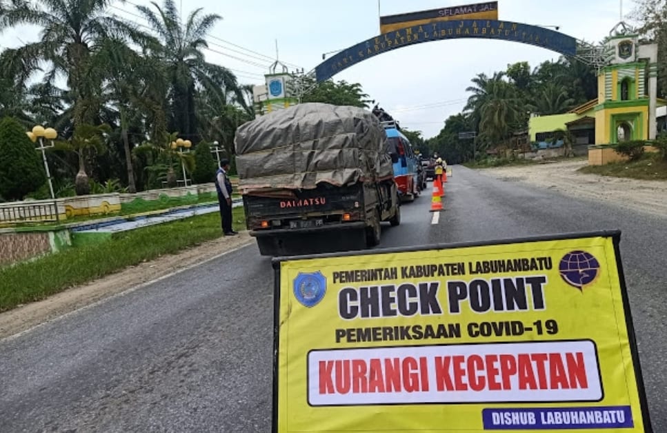 Pemeriksaan terhadap kendaraan yang melintas di perbatasan Labuhanbatu - Labuhanbatu Utara.