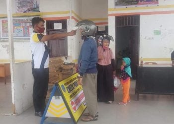 Petugas Dishub Labuhanbatu saat melakukan Chek point di Pelabuhan Tanjung Sarang Elang.