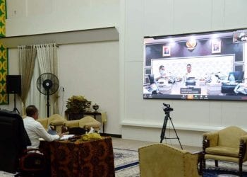 Gubernur Sumut Edy Rahmayadi, Bupati/Walikota, Kepala Dinas Sosial Kabupaten/Kota Sumut dan Aceh saat teleconference dengan Menteri Sosial (Mensos) Juliari P Batubara.