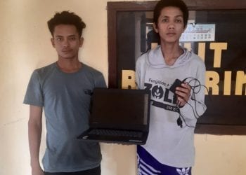 Dua Pria Ini pencuri Laptop