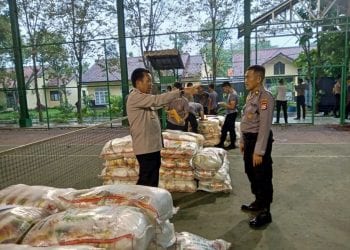 Baharkam Polri Serahkan 35 Ton Beras untuk Disalurkan ke Masyarakat