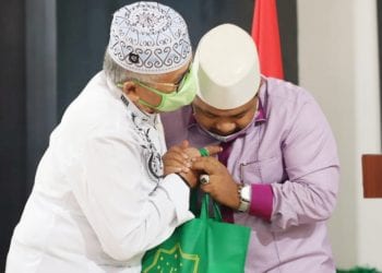 Walikota Serahkan 480 Bingkisan Lebaran ke BKM Masjid/Musholla se-Kota Tanjungbalai 