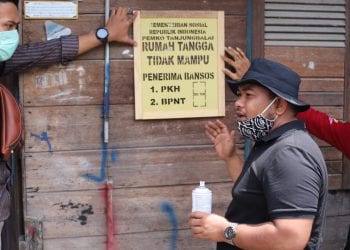 Agar Tepat Sasaran, WaliKota Tanjungbalai dan Forkopimda Beri Tanda Rumah Penerima PKH dan BPNT
