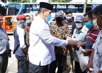 65 Supir Bus Pariwisata Dapat Bantuan dari Taufik Zainal Abidin