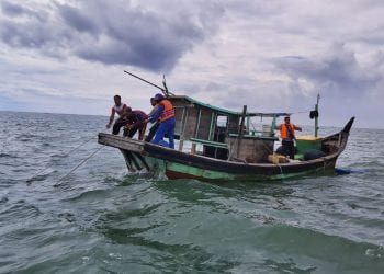 2 Pukat Tarik Diamankan di Perairan Teluk Mengkudu