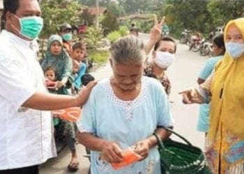Kades Tanjung Harapan Kelilingi Pasar Tradisional, Sampaikan Imbauan Bupati Labuhanbatu