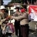Bantu Warga Terdampak Covid-19,  Polres Tanjungbalai Rutin Bagikan Nasi Bungkus