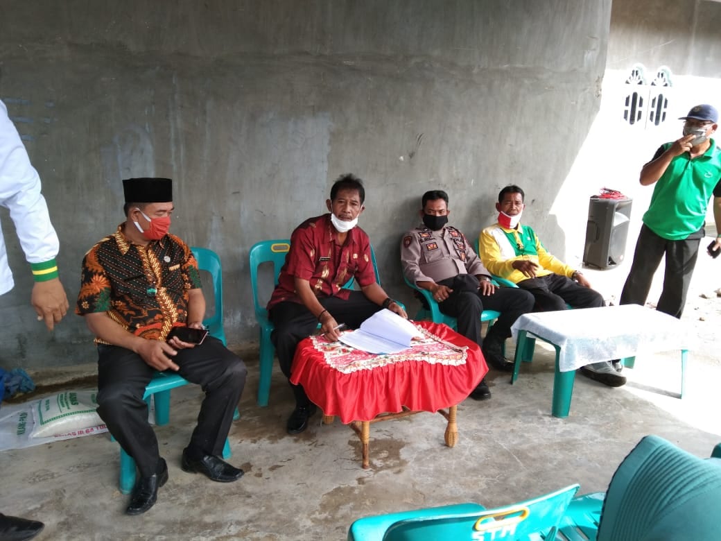 Penyaluran bantuan untuk masyarakat di Kecamatan Meranti Asahan.