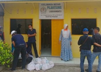 Bupati Labuhanbatu Salurkan Bantuan Sembako bersama Ketua Pujukesuma 