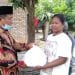Bantuan Sembako dari Bupati Labuhanbatu saat diserahkan Camat Rantau Selatan kepada warga.