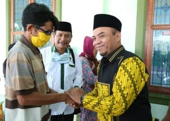 Bupati Labuhanbatu Bersama Basnaz Salurkan Zakat ke 7 Panti Asuhan