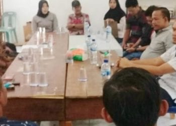 Plt Kadis PMD Labuhanbatu Kunjungi Desa Cinta Makmur Terkait Dugaan Pungli Paket Sembako 