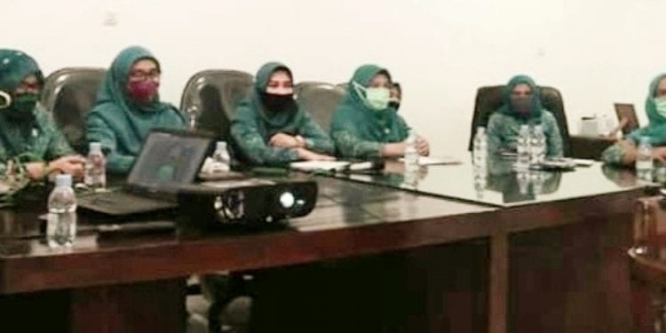 TP PKK Labuhanbatu saat menggelar rapat koordinasi melalui virtual meeting.
